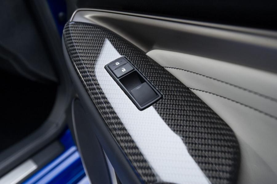 Детали интерьера Lexus RC F 2014 года  (NA) (фото 27 из 200)